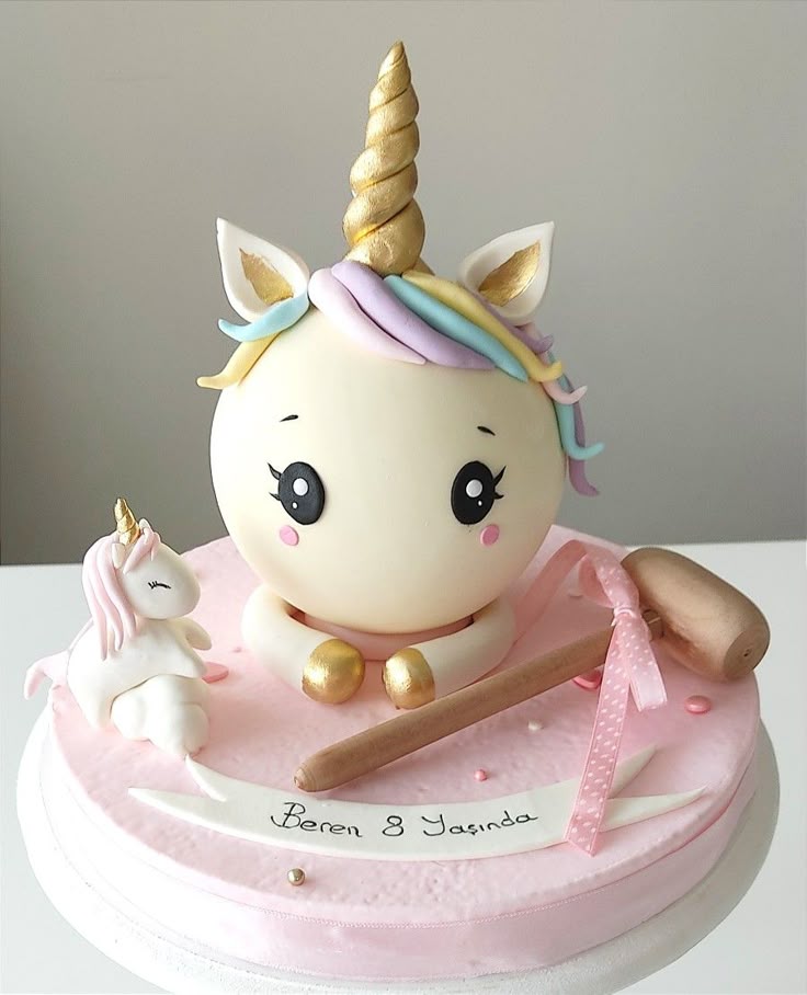 Pinata Unicorn Cake