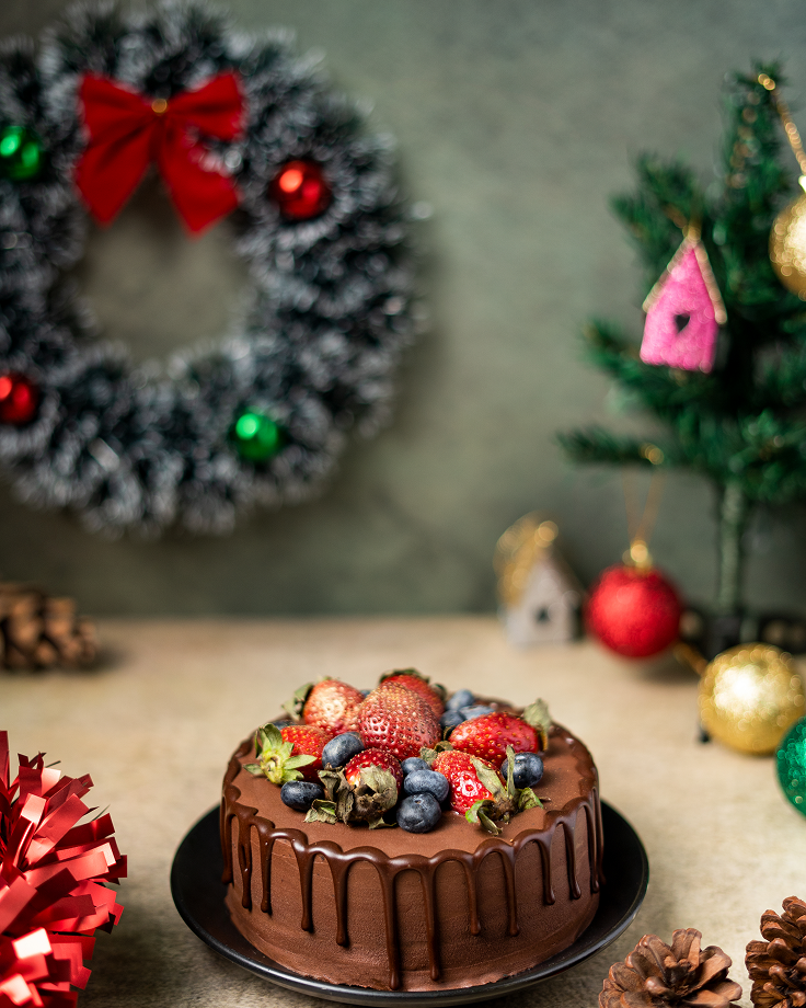 Merry Berry Chocolate Drip Cake
